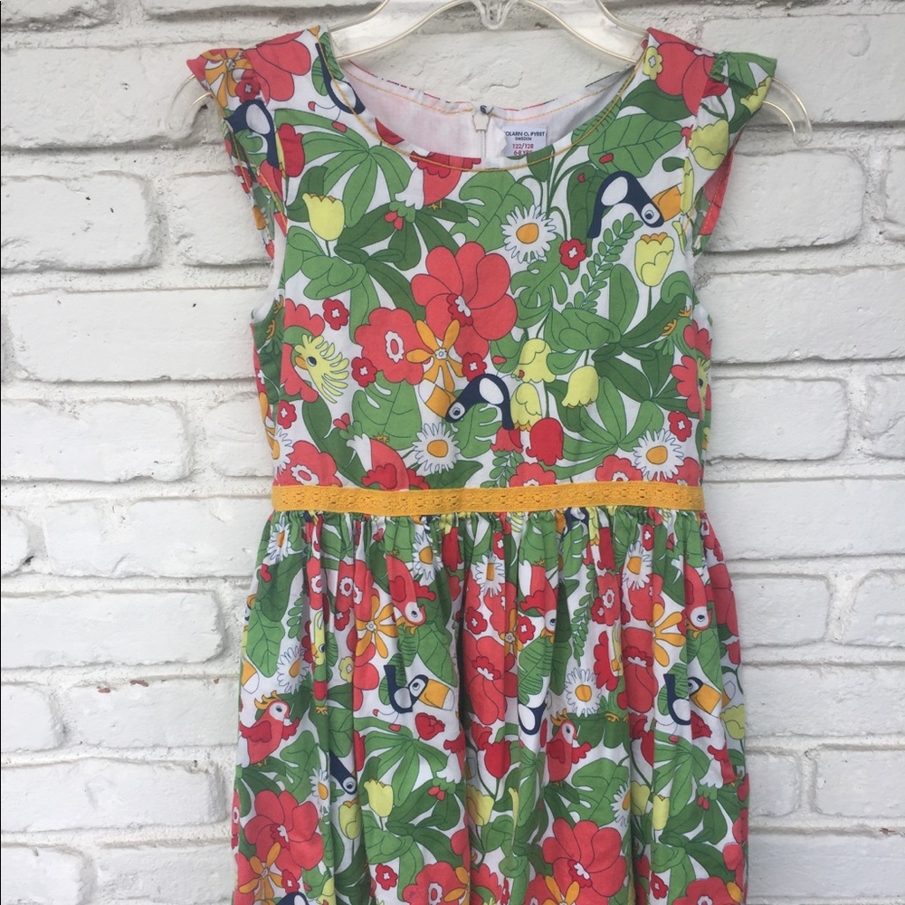 Girls size 6-8 birds and floral printed dress